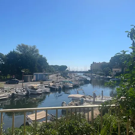Bord De Avec Vue شقة *